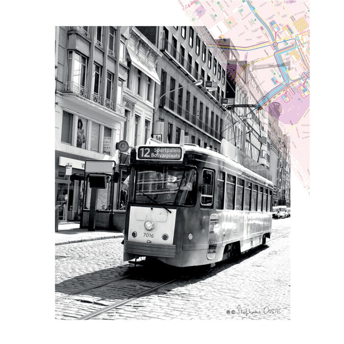 Photographie tamway noir et blanc et map du tramway en couleur